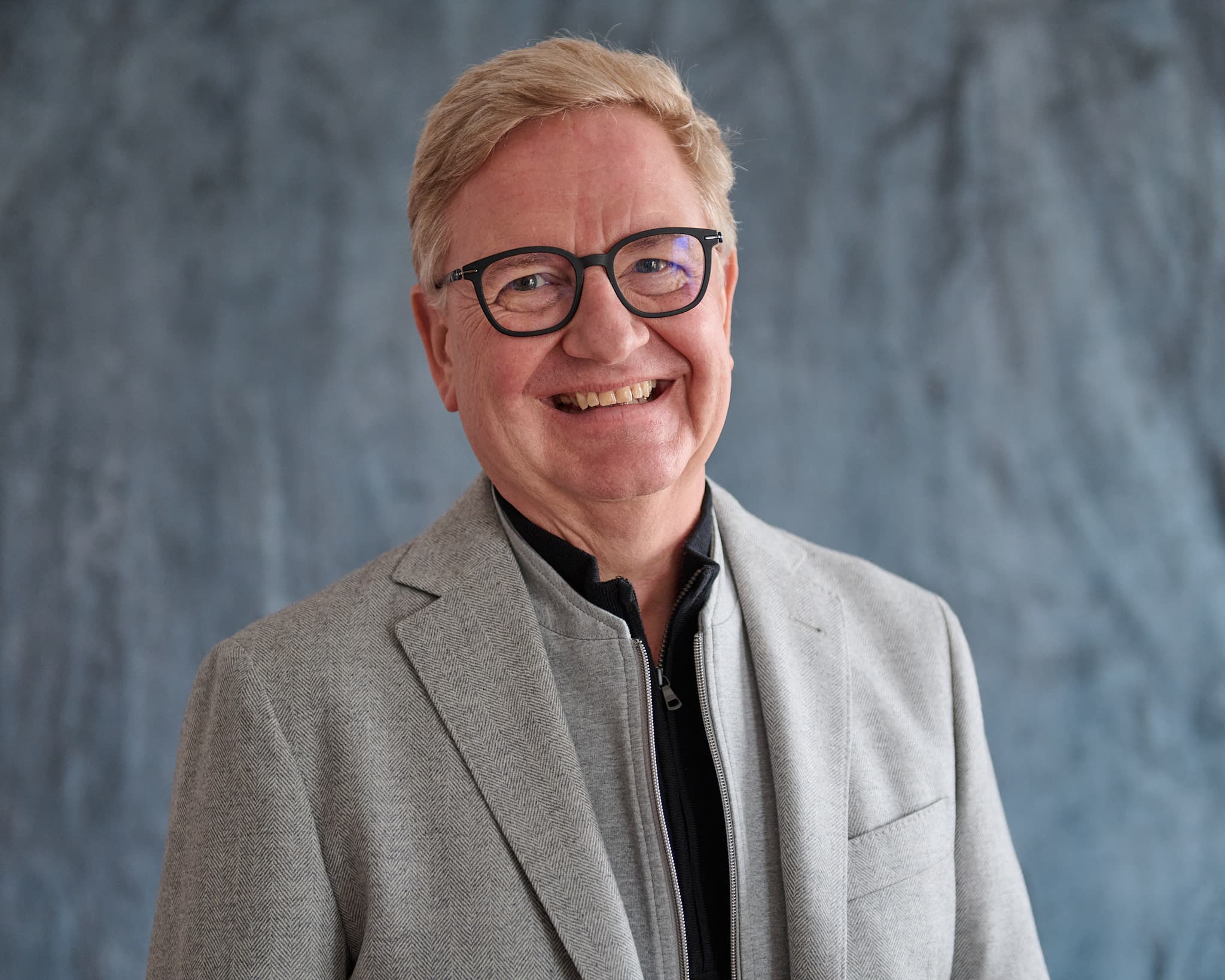 Dr. Marc Doetze
